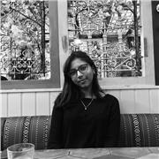 Professeur d'anglais native donnant des cours a des étudiants de tous niveaux. Je m'adapterai aux besoins ainsi qu'au recommendations des étudiants afin d'offir la meilleure experience possible. l'apprentissage se fait mieux a deux!